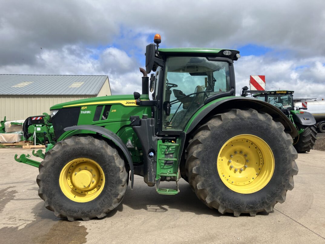 John Deere 6R 215