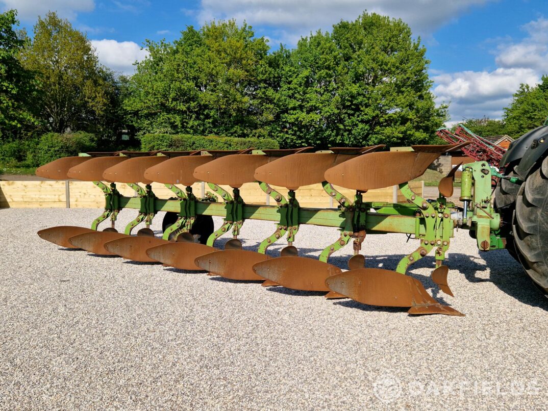 Dowdeswell MA145 7 furrow plough