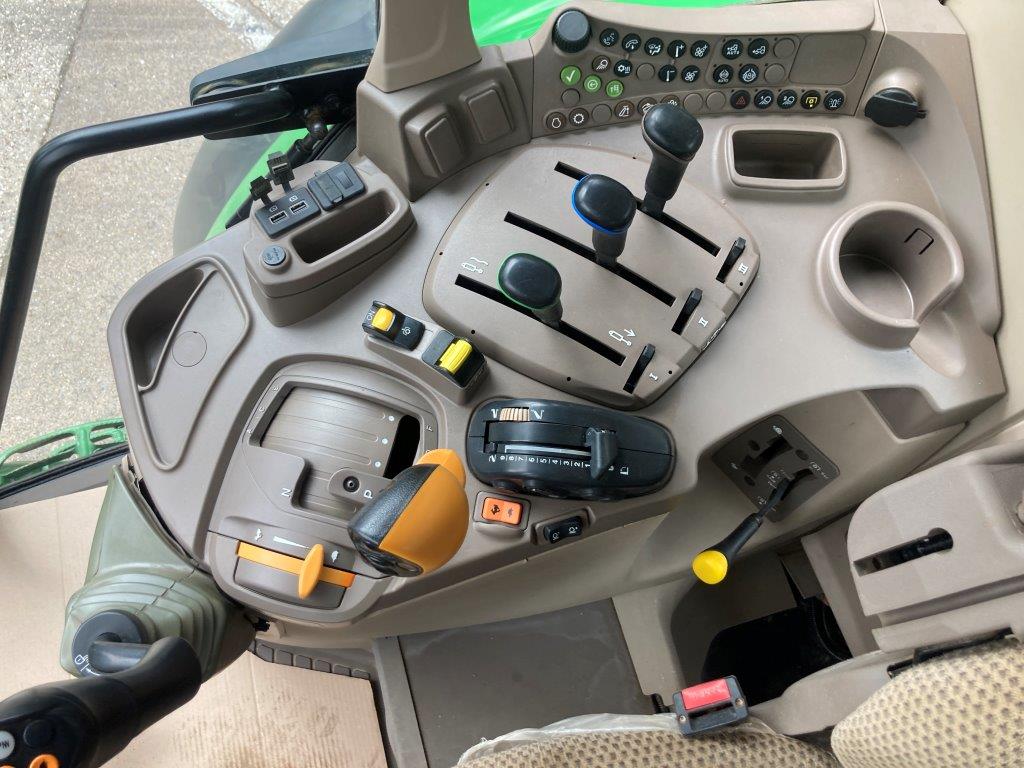 John Deere 6120M