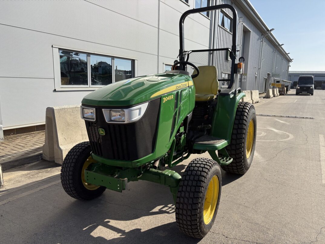 John Deere 3045R