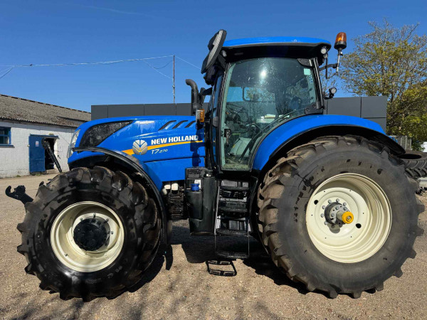 Used 2024 NEW HOLLAND T7.210 Loader ready, Front linkage, creep gears, 50kph, twin beacons, 8 led work lights, tyres at 95%, still in warranty for sale in Oxfordshire