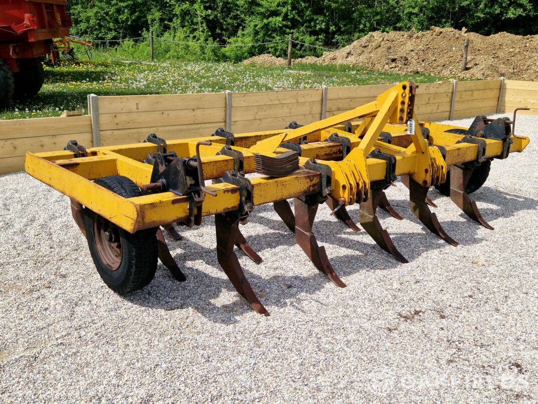 Bomford Powertrak 15 foot chisel plough