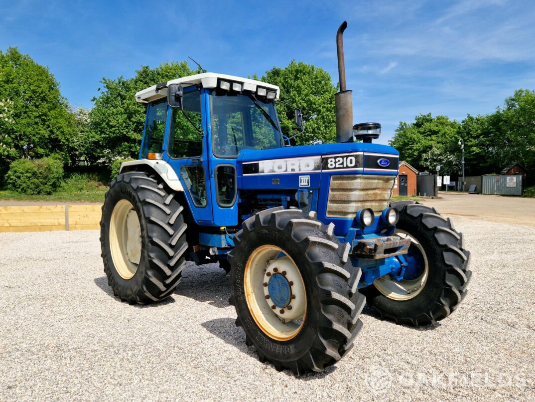 1992 Ford 8210 Force 3 Tractor