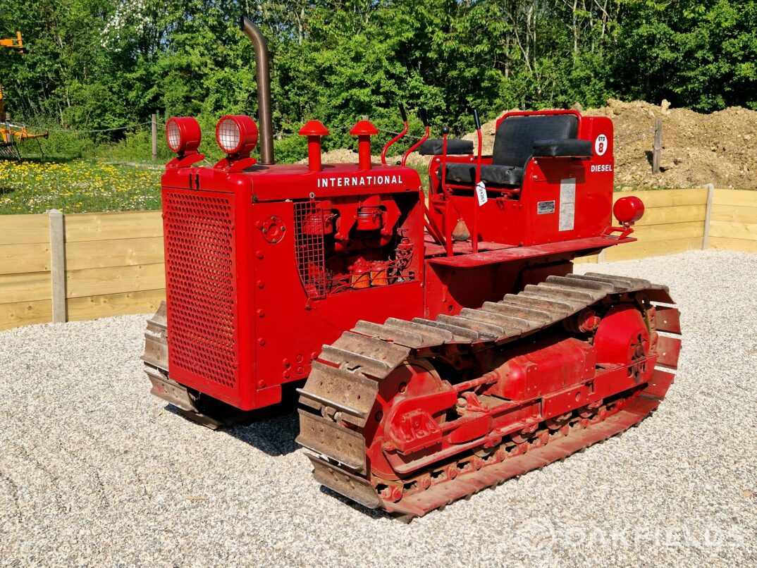 International BTD8 series 82 tracked crawler