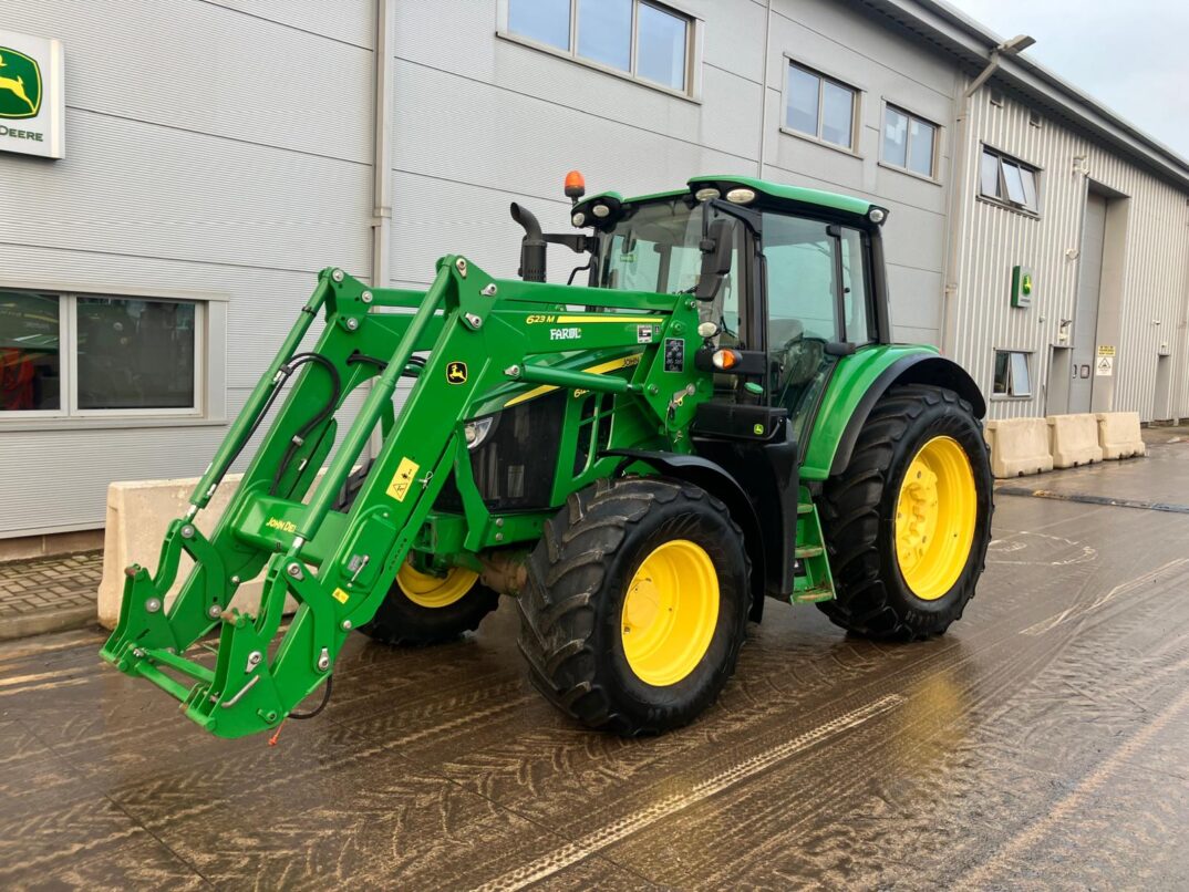 John Deere 6120M