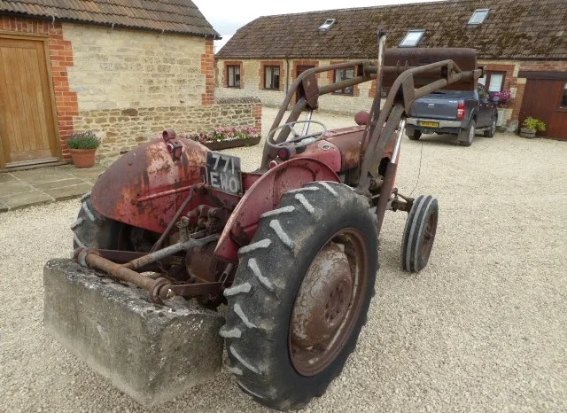 Massey Ferguson 2620 2wd Tractor full