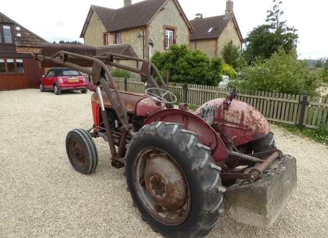 Massey Ferguson 2620 2wd Tractor full