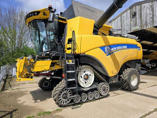 2022 New Holland CX8.90 Combine Harvester with New Holland Varifeed Header – WJ22 YNU For Auction on 2025-05-14 Ref: 5167/3