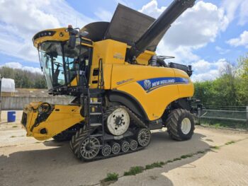 Combine Harvester New Holland at Auction