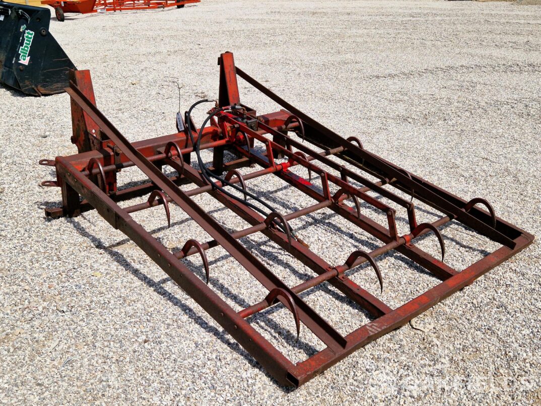 Farmhand flat 8 bale grab