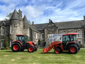 Kubota M4073